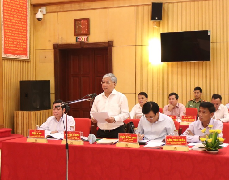 Bộ trưởng, Chủ nhiệm UBDT Đỗ Văn Chiến phát biểu tại Hội thảo.