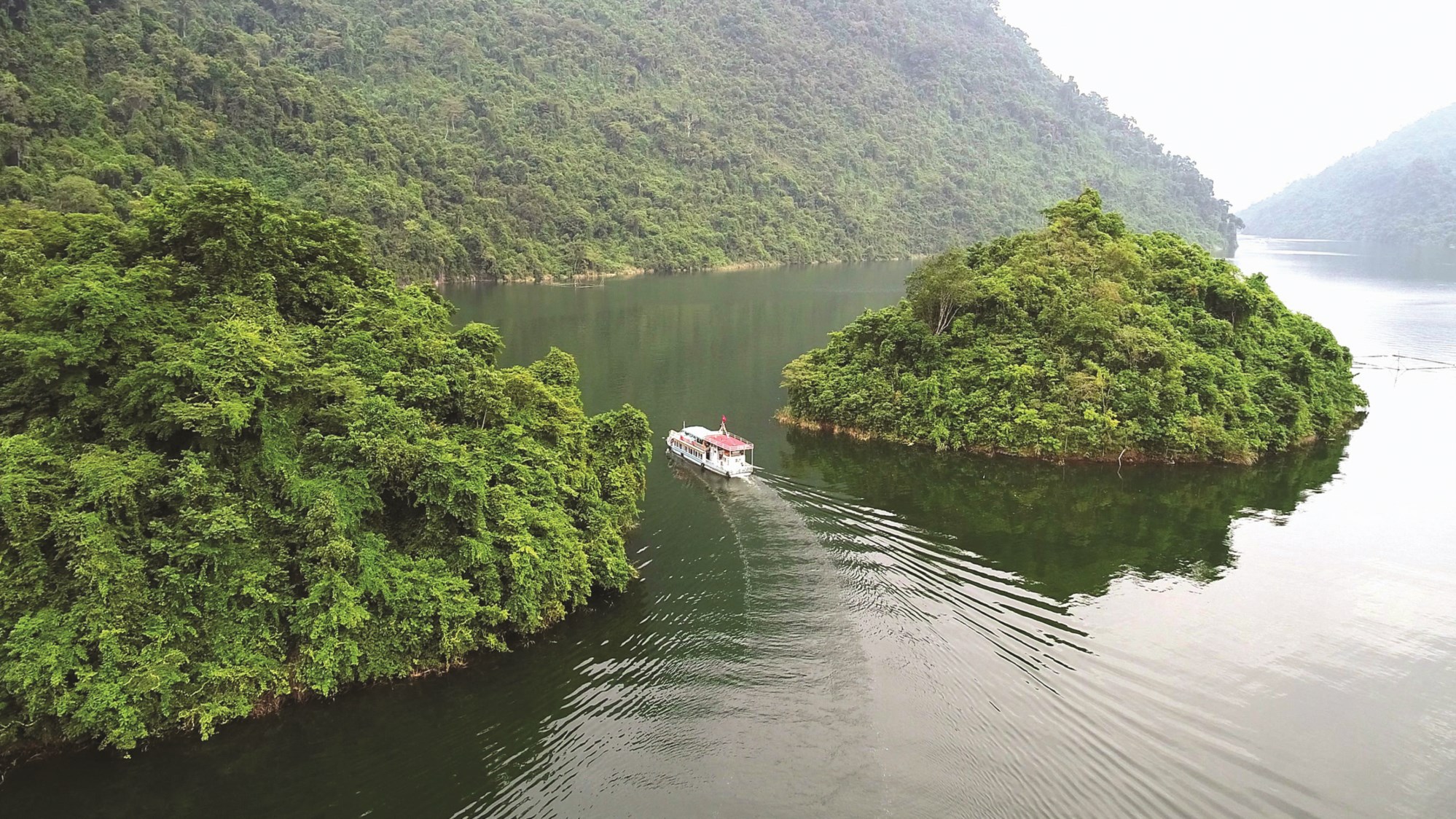 Cảnh quan hồ sinh thái Na Hang được bảo vệ với tiêu chí xanh, sạch, đẹp.