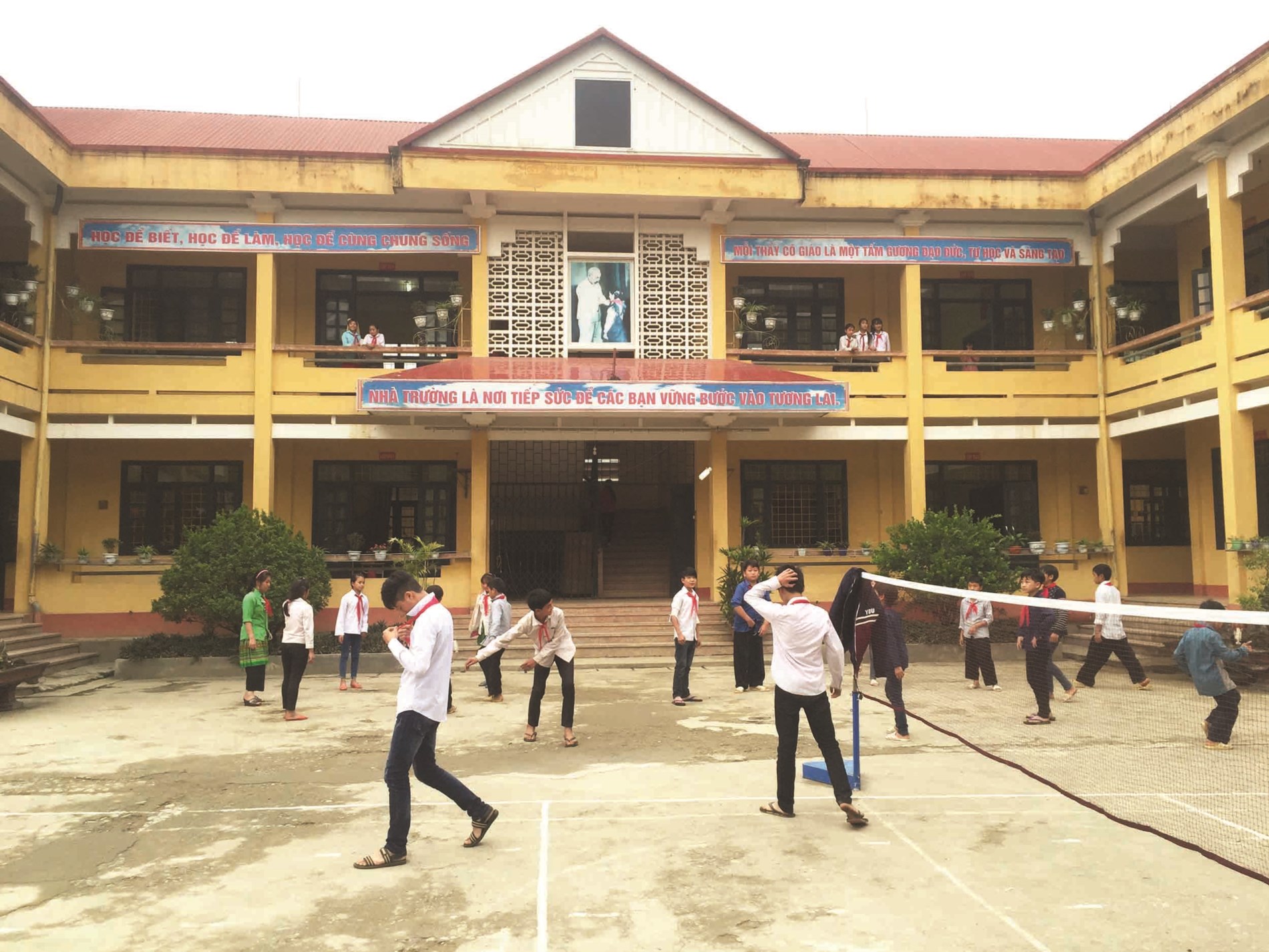 Việc tổ chức cho học sinh THCS nghỉ học ngày thứ Bảy góp phần nâng cao tỷ lệ chuyên cần giảm tải cho học sinh vùng cao Lào Cai