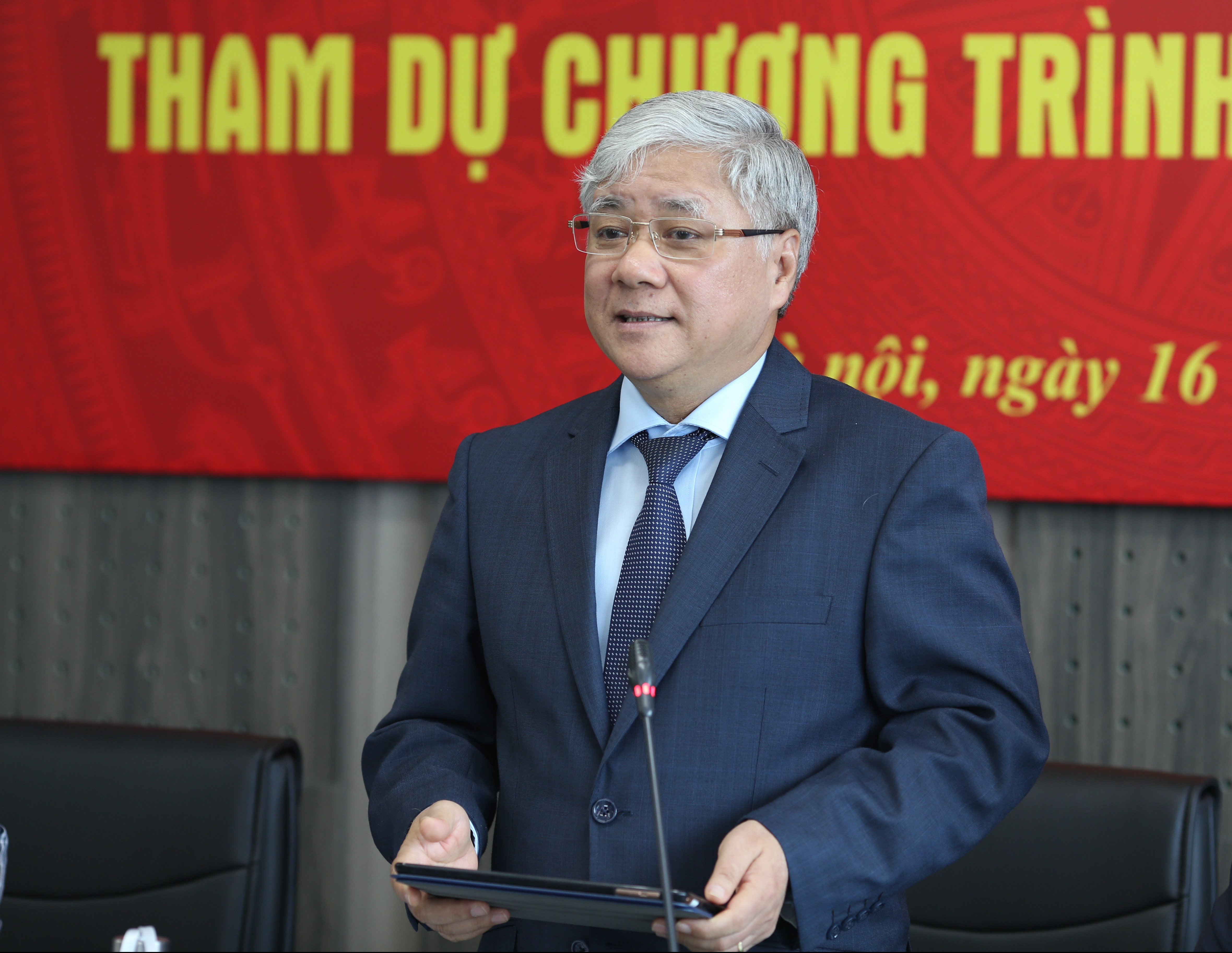 Bộ trưởng, Chủ nhiệm UBDT Đỗ Văn Chiến phát biểu tại buổi gặp mặt