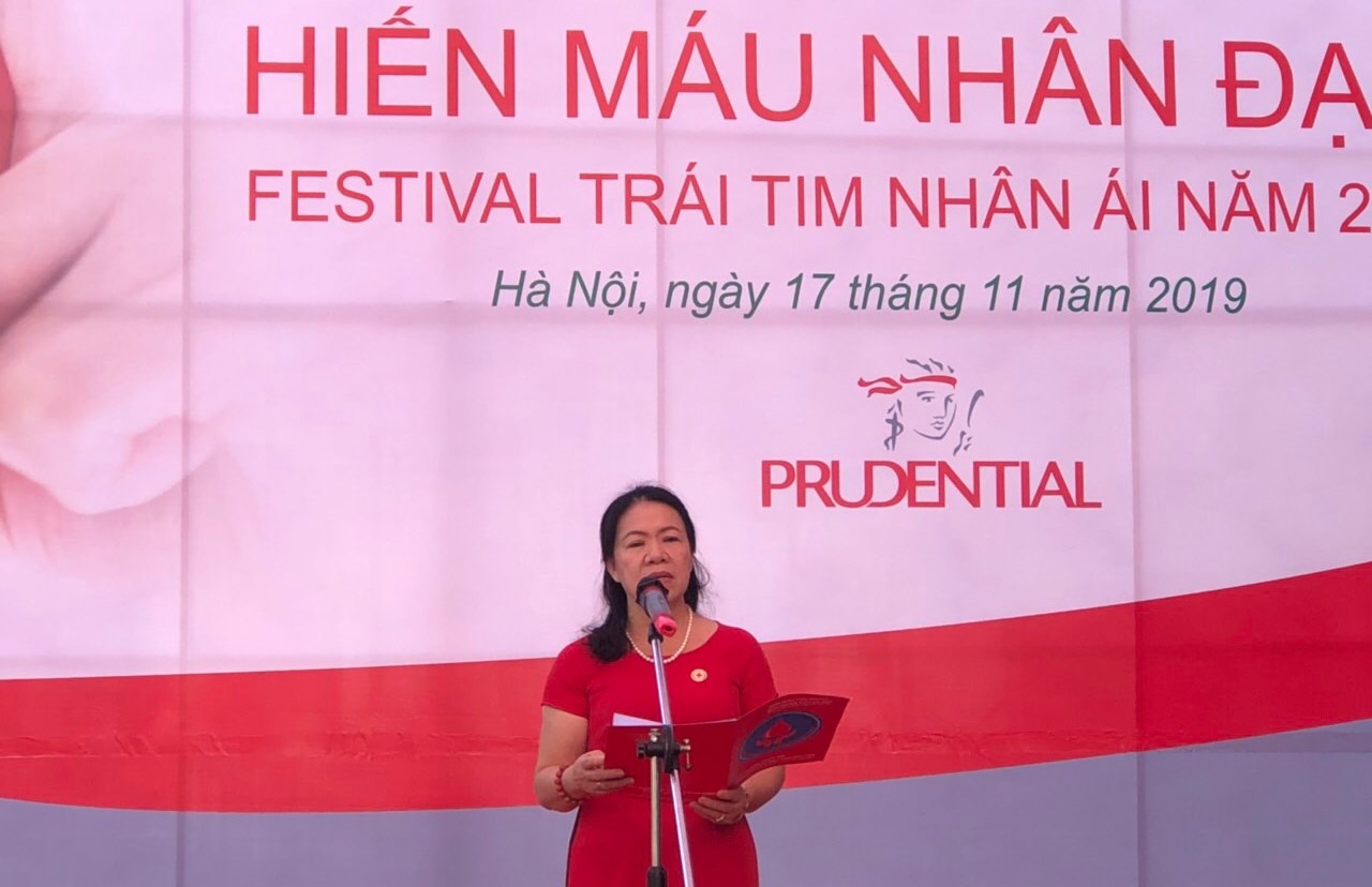 Bà Nguyễn Thị Xuân Thu, Chủ tịch Trung ương Hội Chữ thập đỏ Việt Nam phát biểu khai mạc buổi Lễ 