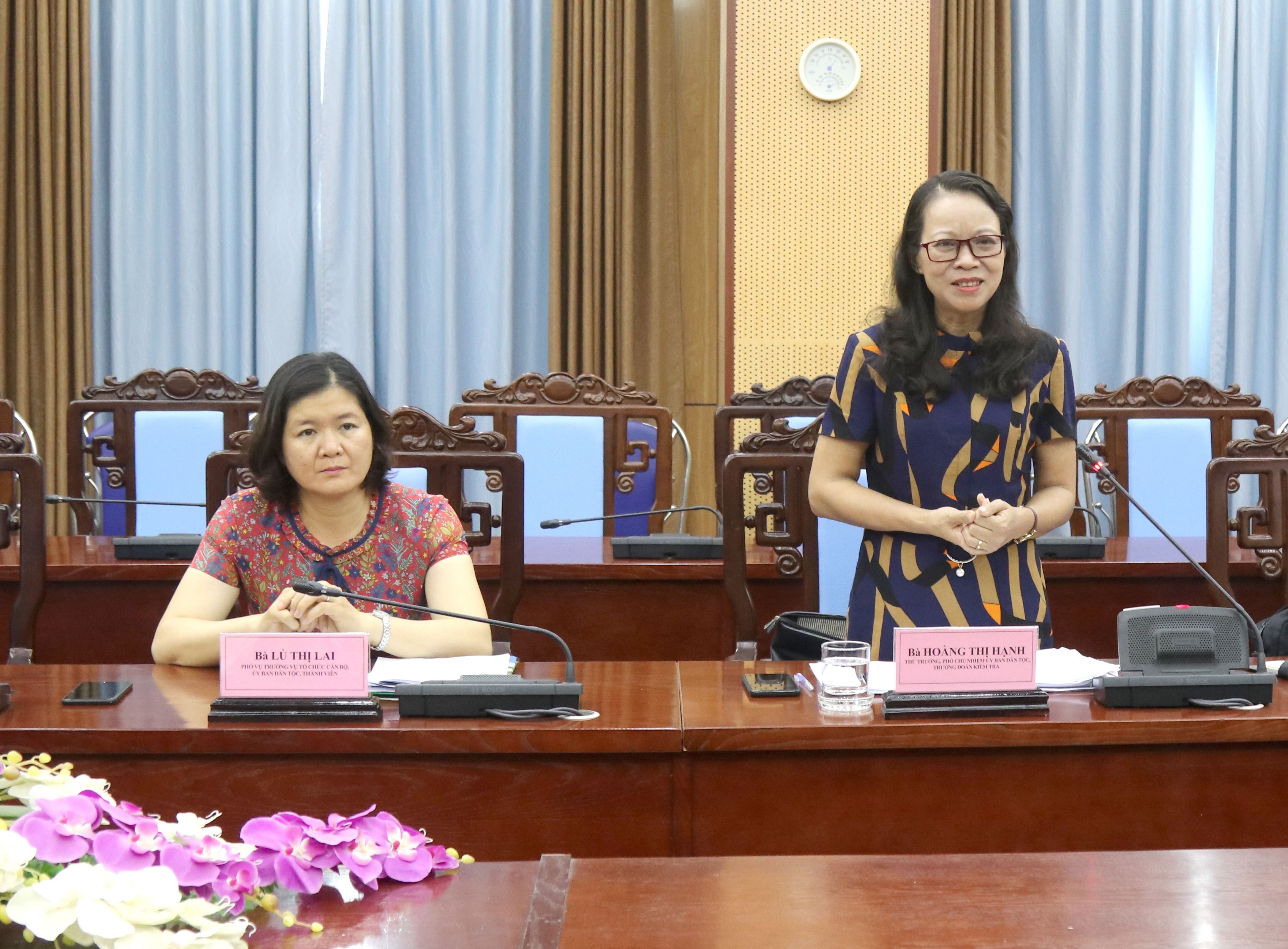 Thứ trưởng, Phó Chủ nhiệm UBDT Hoàng Thị Hạnh phát biểu tại buổi làm việc