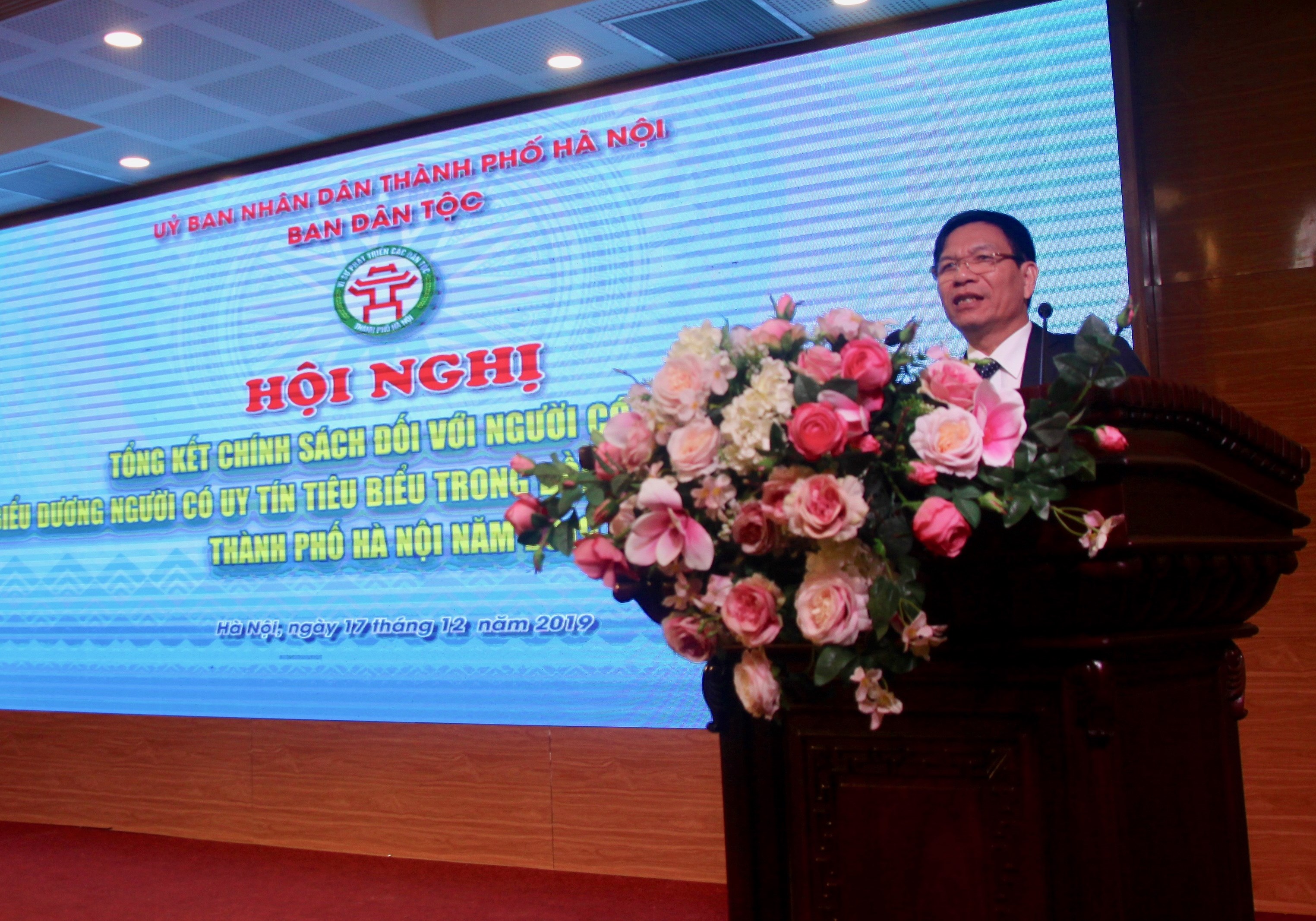 Ông Nguyễn Tất Vinh, Trưởng Ban Dân tộc thành phố Hà Nội phát biểu tại Hội nghị