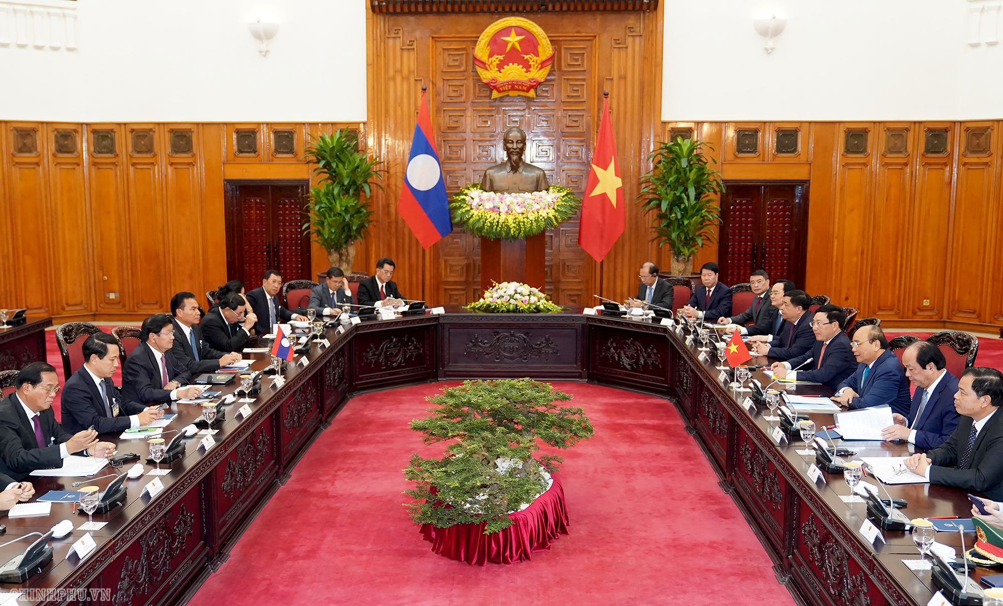 Thủ tướng Nguyễn Xuân Phúc đón, hội đàm với Thủ tướng Lào 6