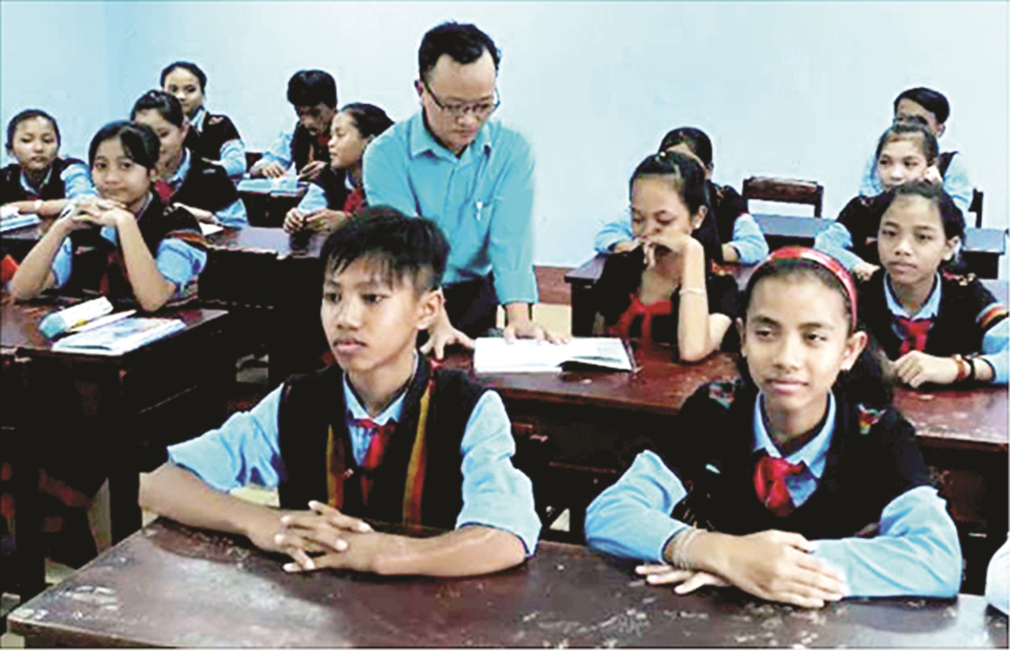 Chương trình thắp sáng ước mơ thiếu nhi DTTS tạo cơ hội cho các emcó điều kiện vươn lên trong học tập. (Trong ảnh: Một lớp học của Trường Dân tộc nội trú huyện Nam Đông).