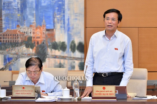 Tổng Thư ký, Chủ nhiệm Văn phòng Quốc hội Nguyễn Hạnh Phúc phát biểu tại cuộc họp.                                          (Nguồn quochoi.vn)