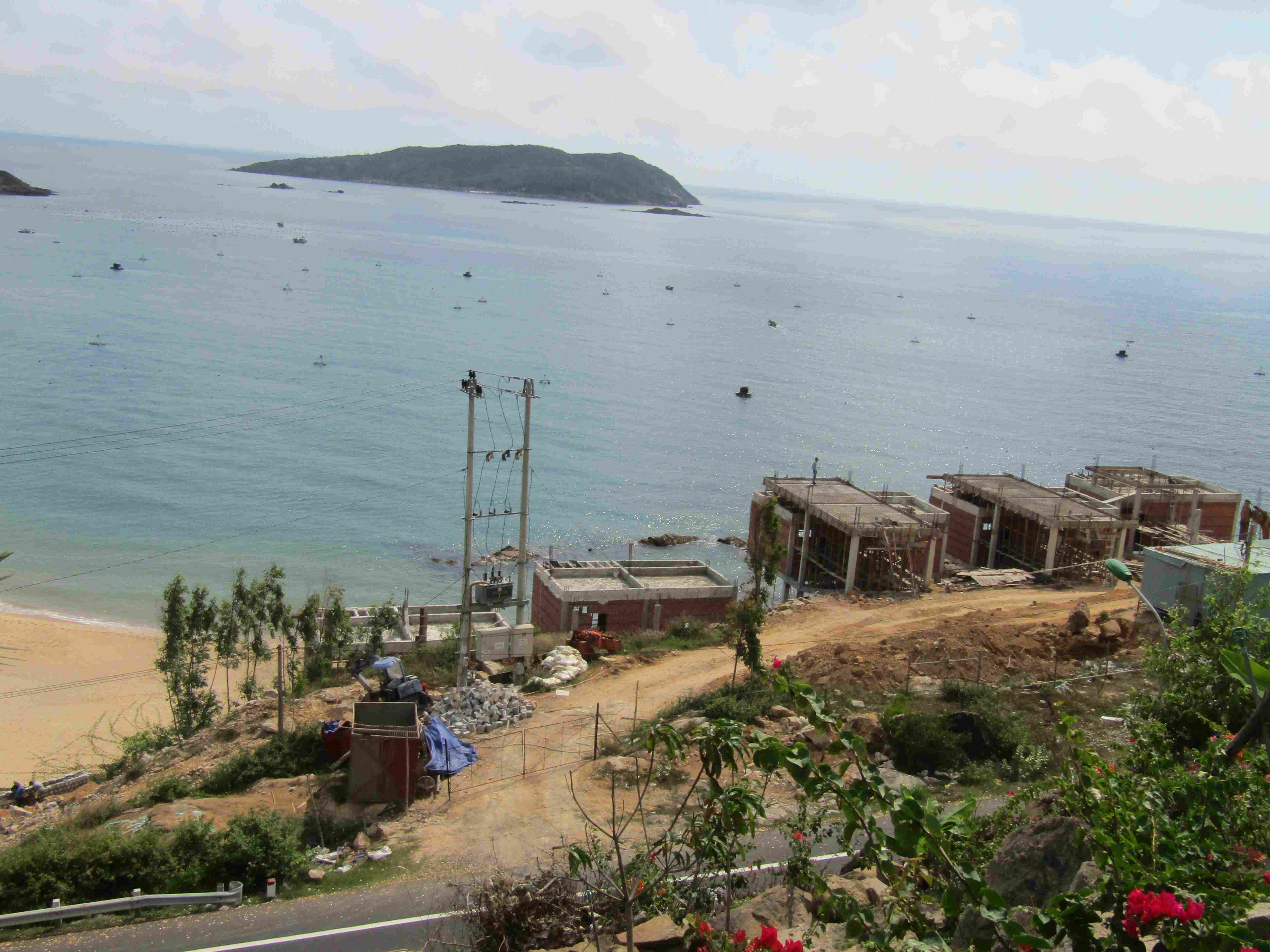 Khu nghỉ dưỡng Ami resort & Spa của Công ty TNHH Đầu tư Phát triển kỹ thuật Đông Nam đã bị Sở Xây dựng Bình Định cho dừng thi công