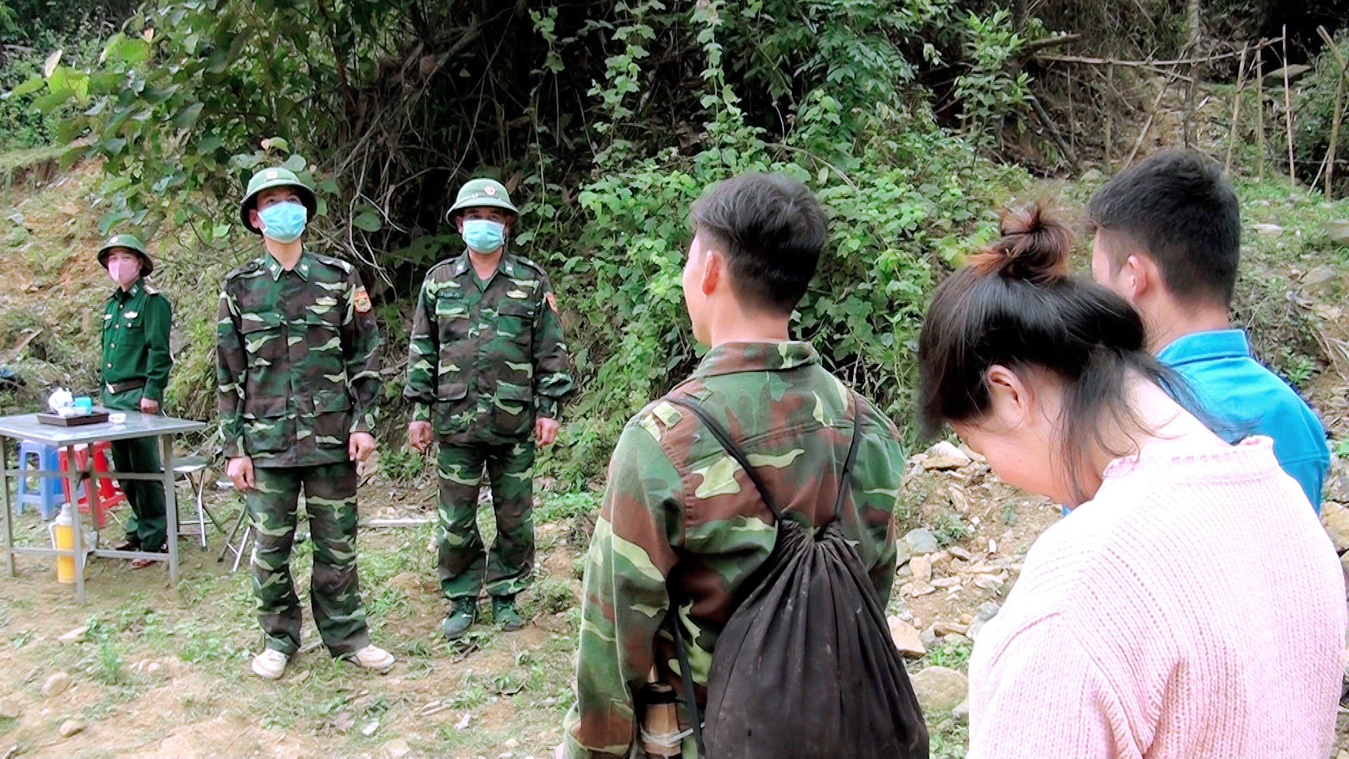 Thanh Hóa tuyên truyền người dân hạn chế đi lại tại khu vực biên giới huyện Mường Lát 