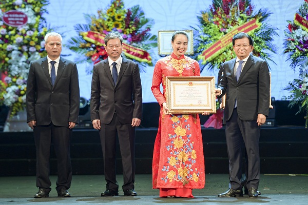 Với nhiều thành tích đã đạt được, Tổng Giám đốc Đỗ Nguyệt Ánh đã vinh dự được Phó Thủ tướng Trịnh Đình Dũng thay mặt lãnh đạo Đảng, Nhà nước trao tặng Huân Chương Lao động hạng Nhì nhân dịp Lễ kỷ niệm 50 năm thành lập Tổng công ty Điện miền Bắc