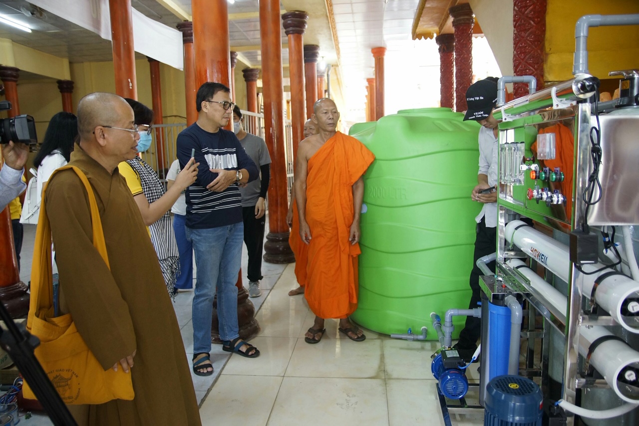 Kiên Giang: Nhiều chùa Khmer được hỗ trợ máy lọc nước 