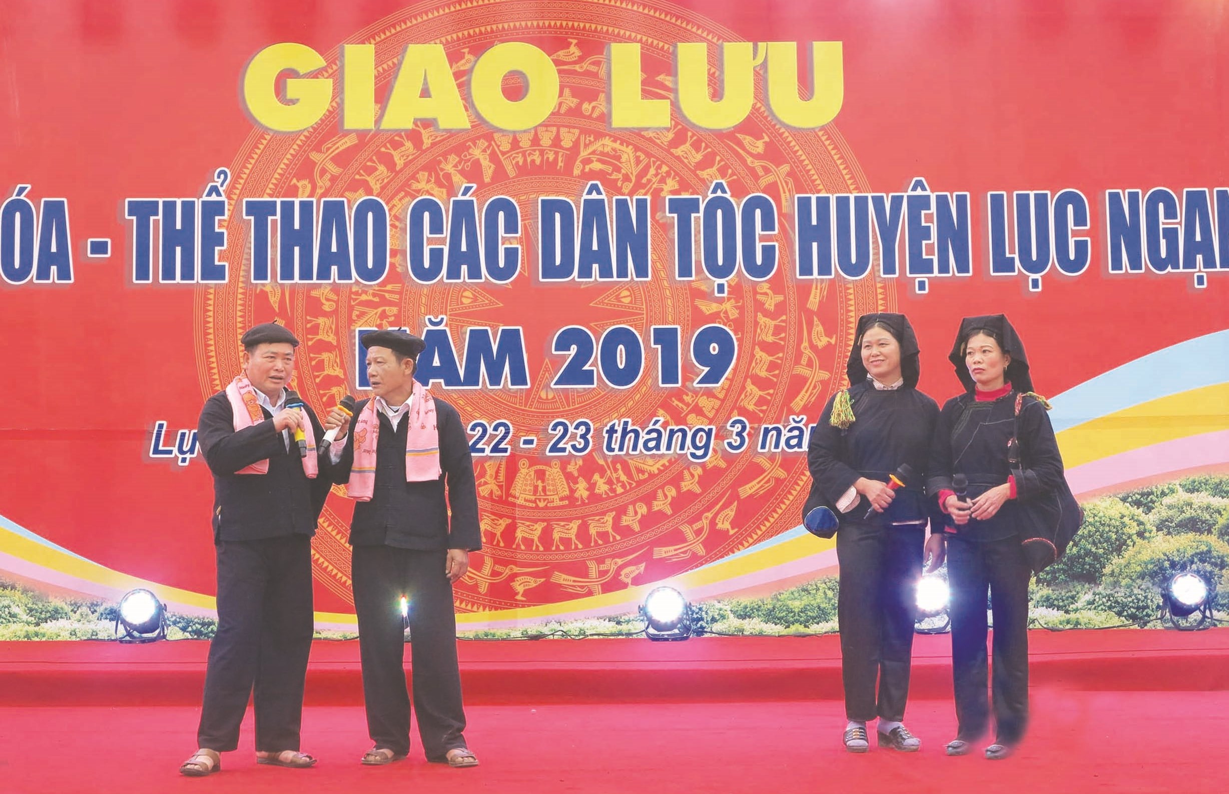 Đồng bào các dân tộc Nùng hát Sli giao duyên trong Ngày hội Văn hóa các dân tộc huyện Lục Ngạn