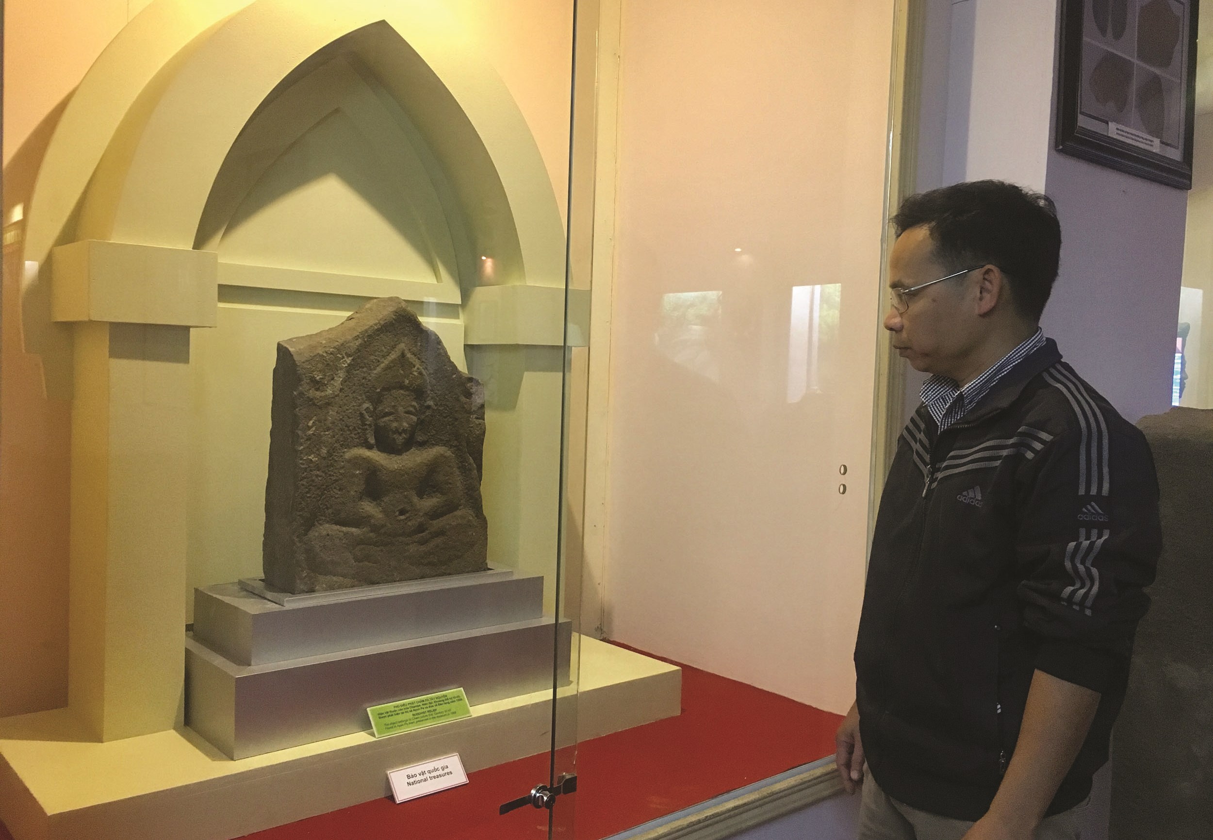 Bức phù điêu tượng Phật được công nhận Bảo vật quốc gia và những hiện vật của người Chăm tại Bảo tàng tỉnh Gia Lai