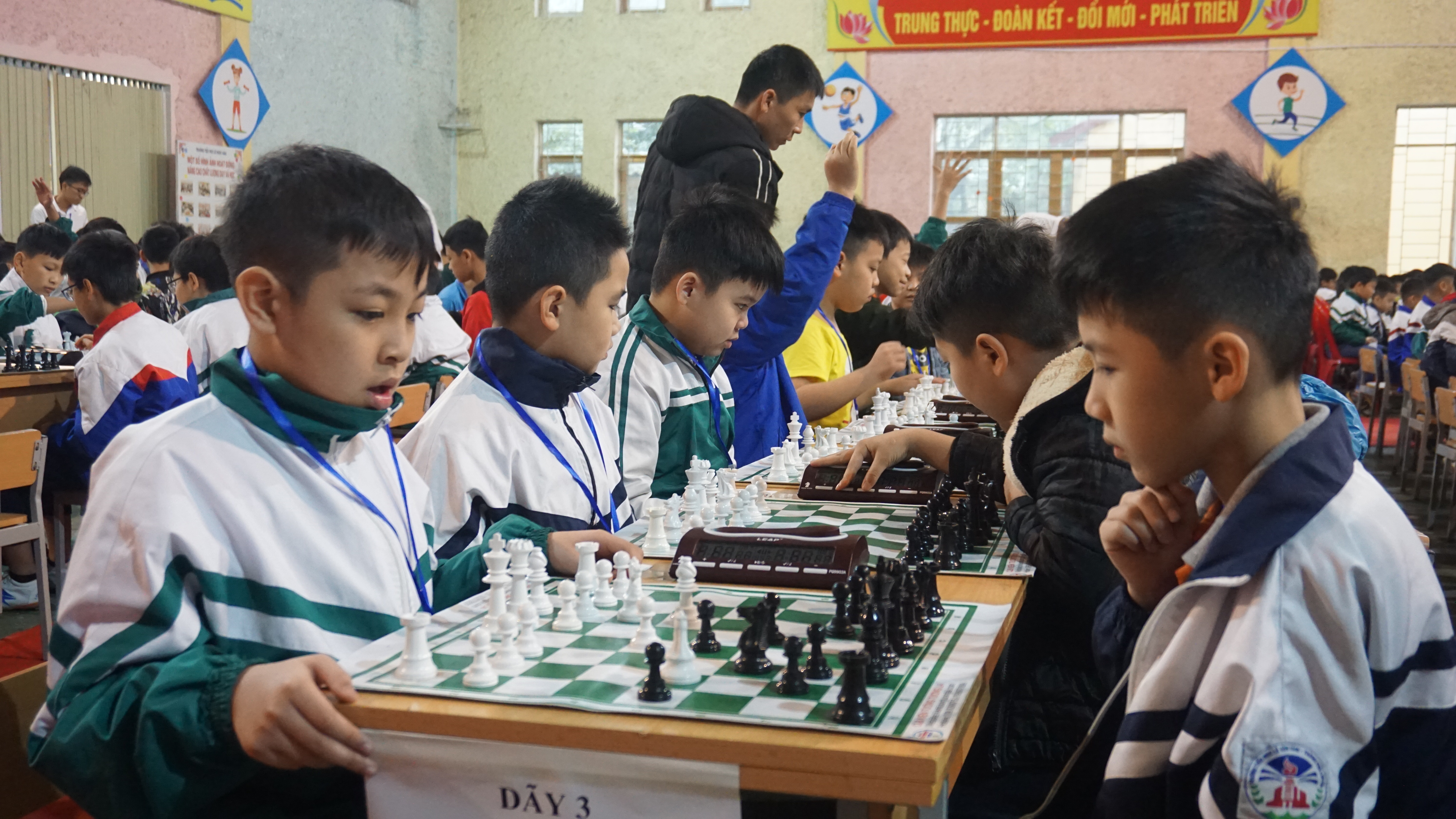 Các vận động viên tranh tài tại giải cờ vua Fansipan Lào Cai tranh cup Vietcombank 2020