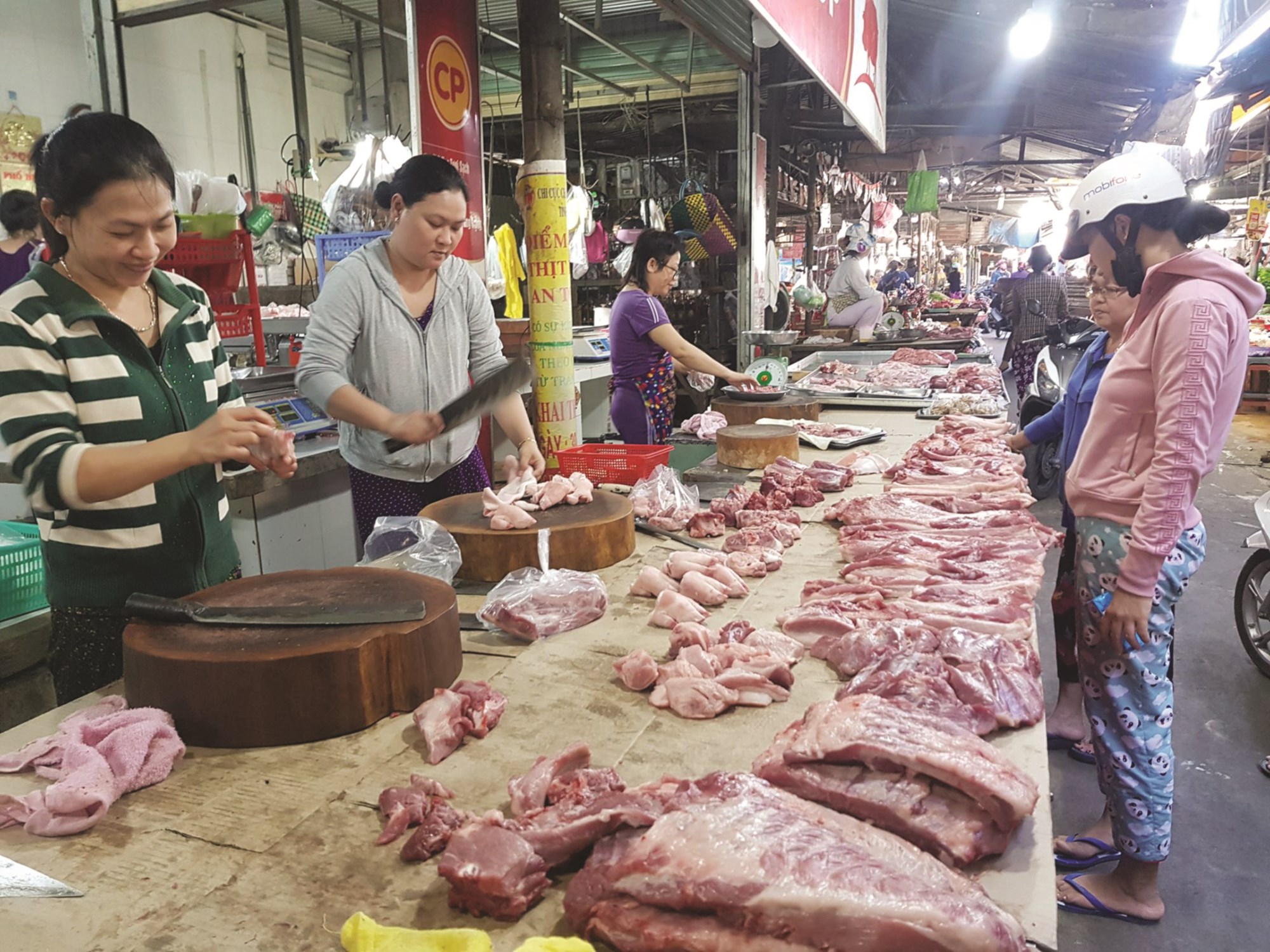 Thịt lợn là mặt hàng thực phẩm thiết yếu, chiếm khoảng 70% trong cơ cấu tiêu dùng thực phẩm của người dân Việt Nam.