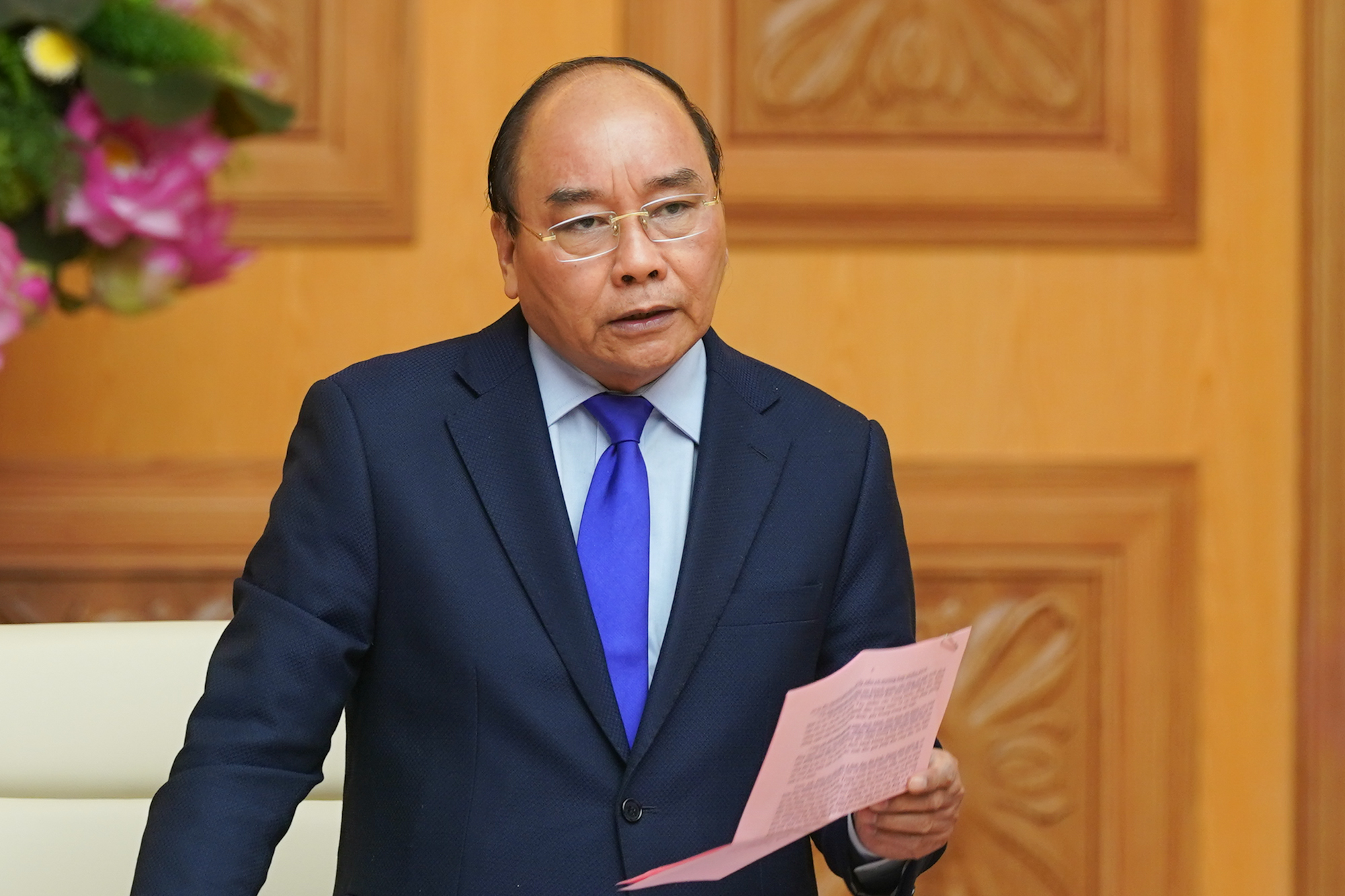 Thủ tướng Nguyễn Xuân Phúc: Chính phủ khuyến nghị mọi người dân đeo khẩu trang khi đến chỗ đông người. Ảnh: VGP/Quang Hiếu