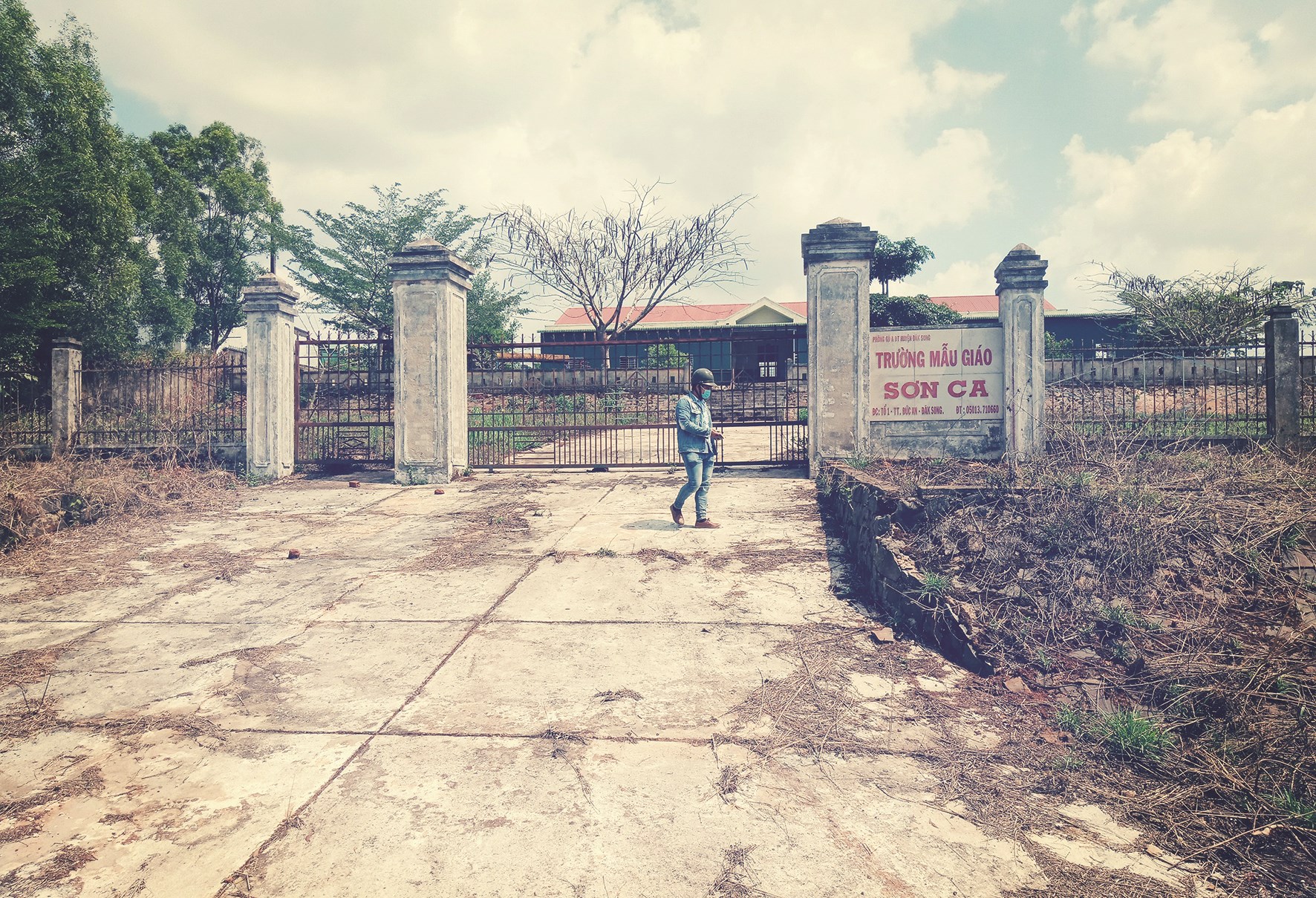 Trường Mầm non Sơn Ca bị bỏ hoang, xuống cấp.