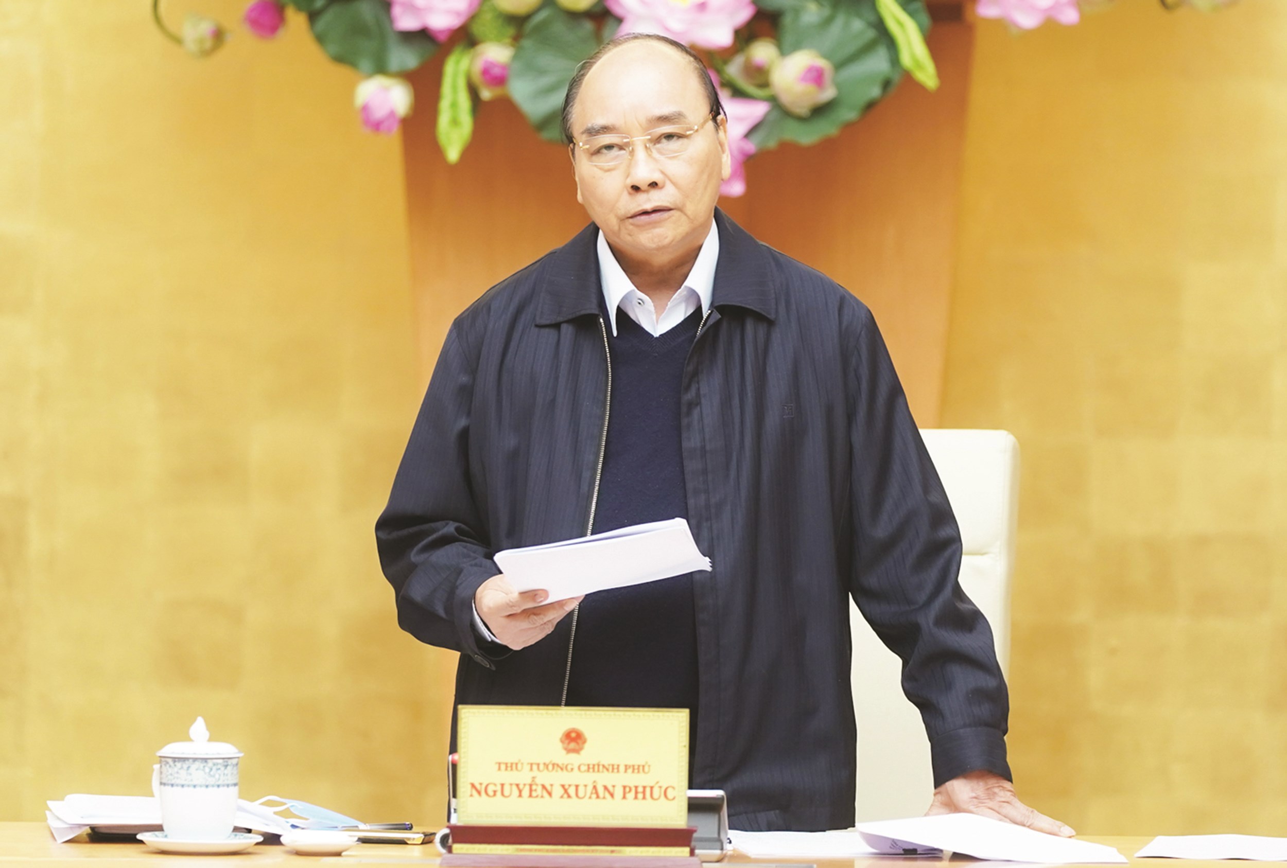 Thủ tướng Nguyễn Xuân Phúc phát biểu tại cuộc họp.