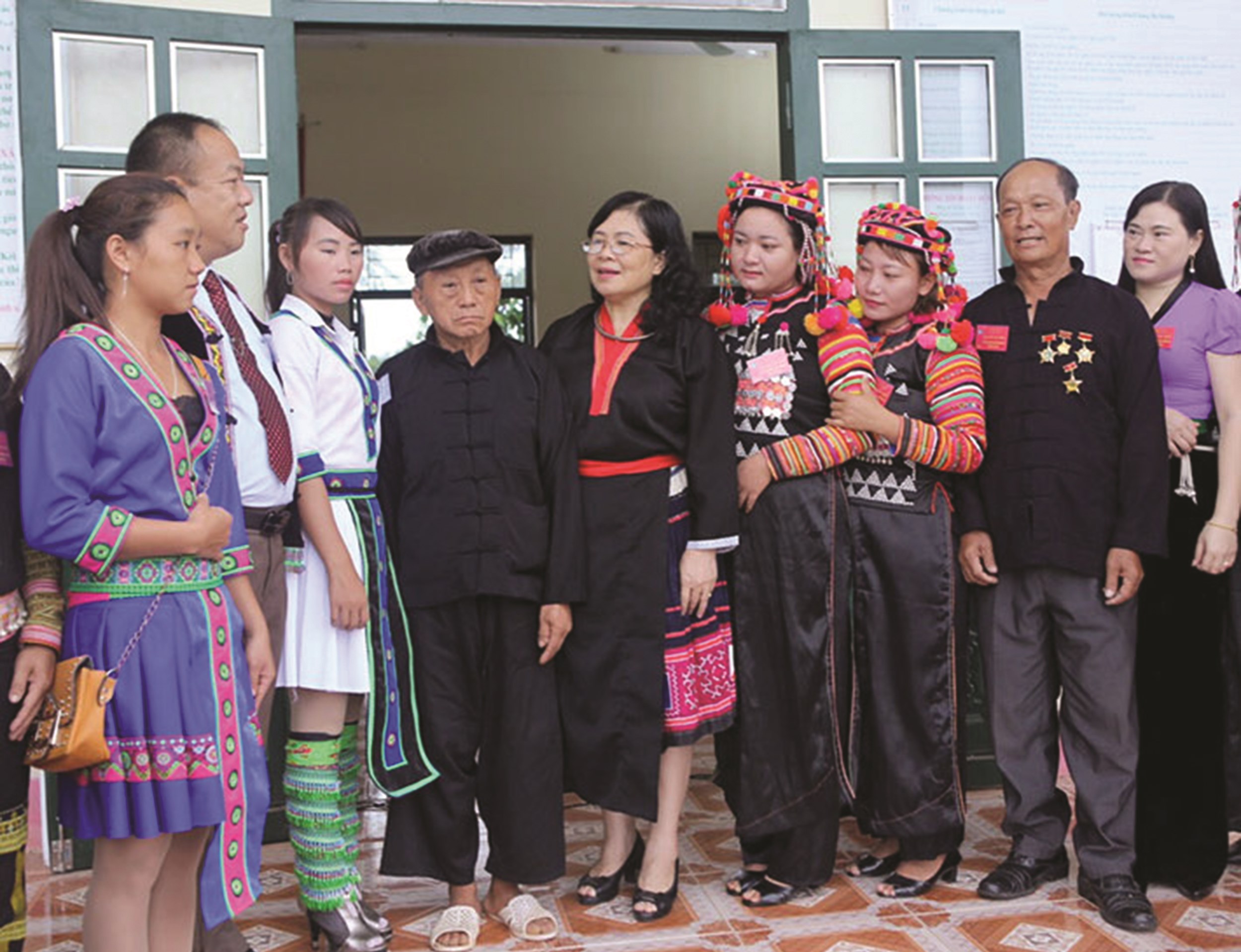Ông Thào A Dế (thứ hai từ phải sang) tại Đại hội Đại biểu các DTTS tỉnh Điện Biên năm 2019.