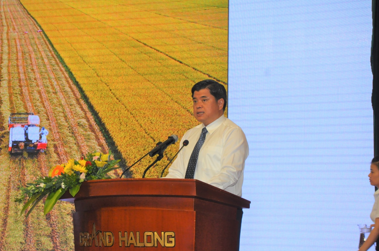 Thứ trưởng Bộ NN & PTNT Trần Thanh Nam phát động thi đua xây dựng NTM giai đoạn mới