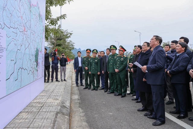 Thủ tướng khảo sát thực địa, thúc đẩy 2 động lực phát triển mới của Cao Bằng - Ảnh 1.