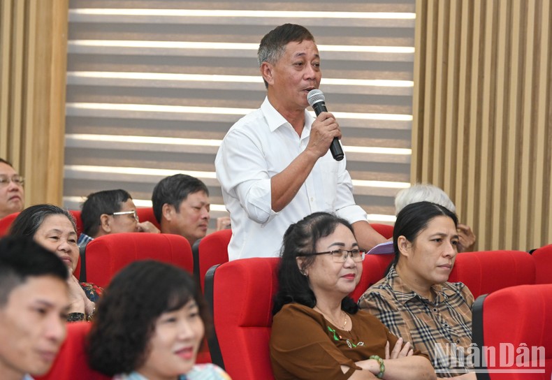 Cử tri Trần Văn Hợp (phường Hải Sơn) tham gia ý kiến về Luật Thủy sản.
