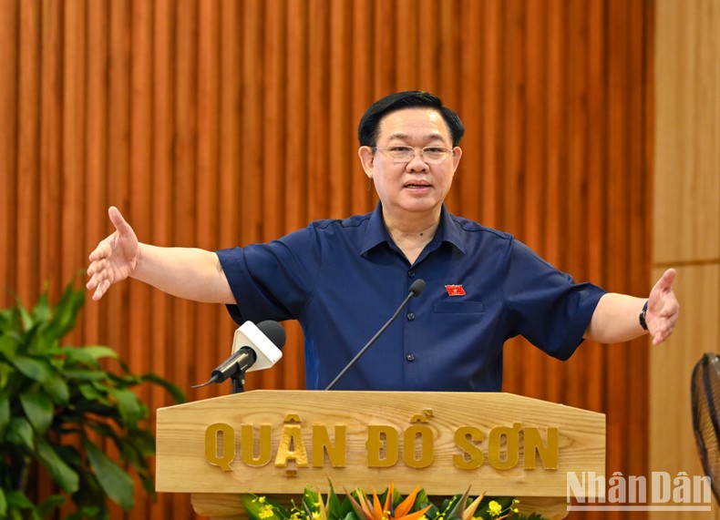 Chủ tịch Quốc hội Vương Đình Huệ phát biểu trao đổi, tiếp thu ý kiến, kiến nghị của cử tri.