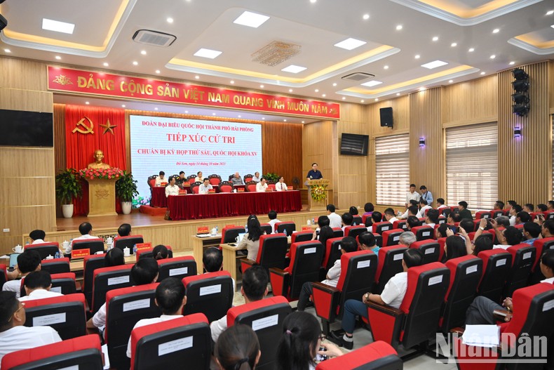Quang cảnh hội nghị tiếp xúc cử tri quận Đồ Sơn.
