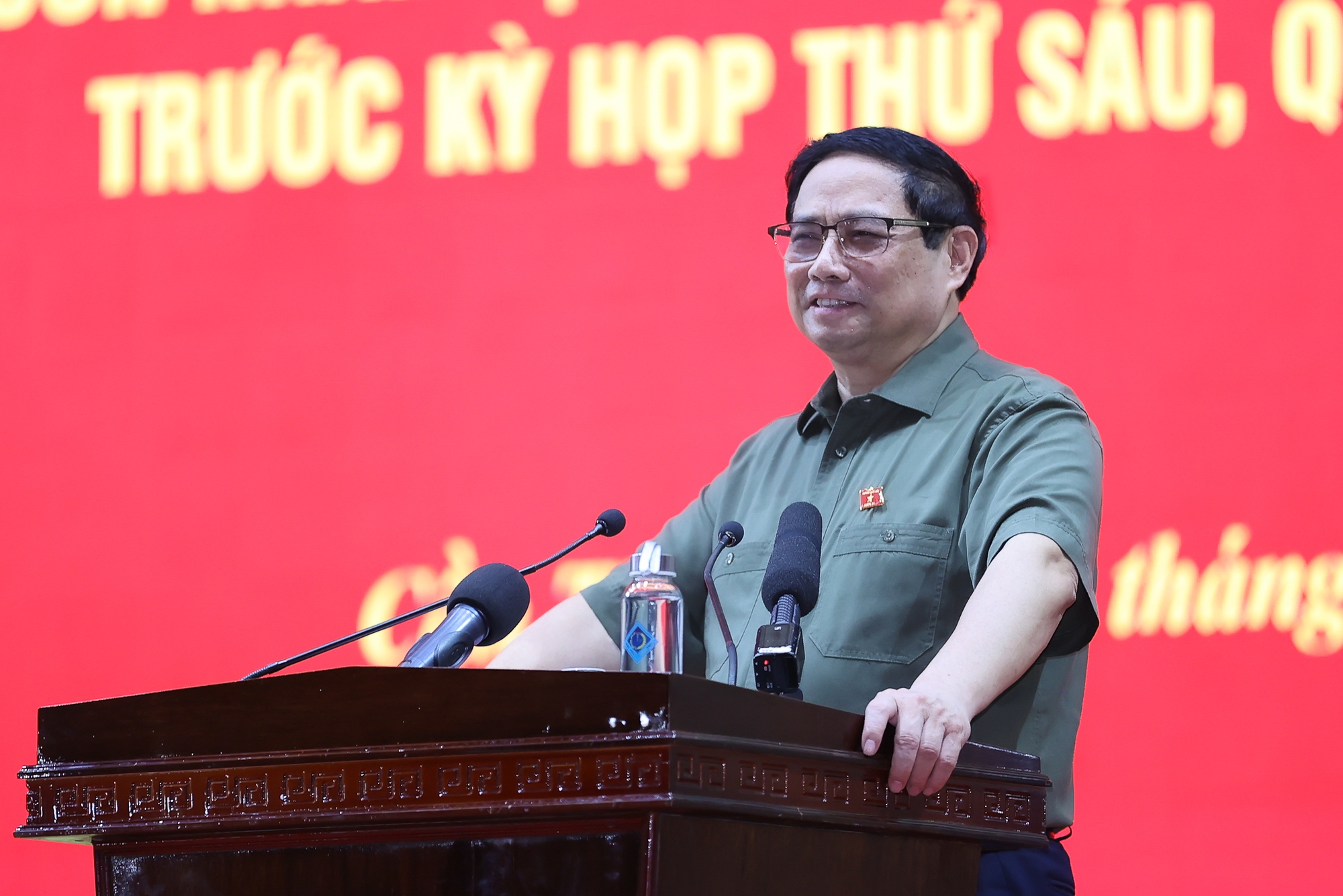 Thủ tướng Phạm Minh Chính giải đáp các ý kiến, kiến nghị của cử tri - Ảnh: VGP/Nhật Bắc