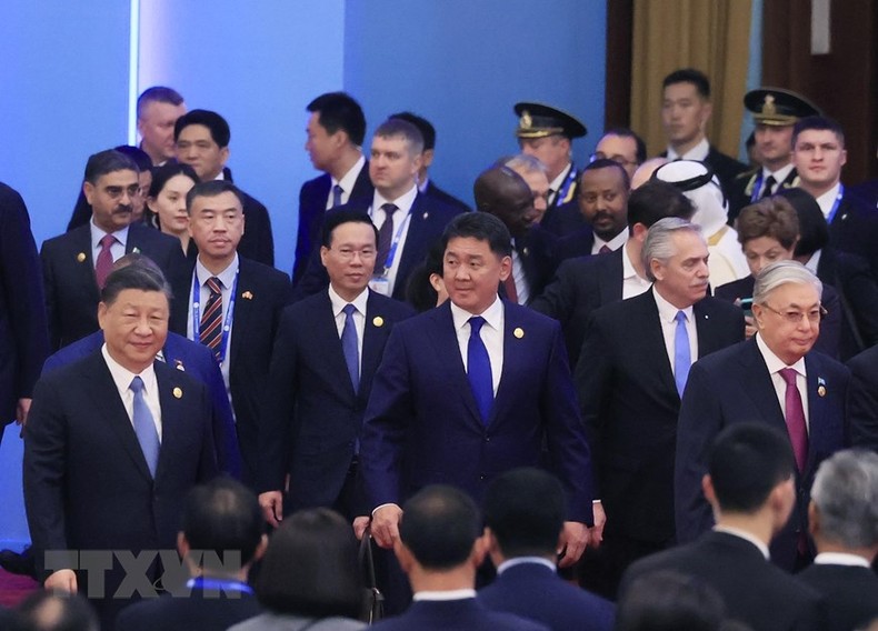 Chủ tịch nước Võ Văn Thưởng, Chủ tịch Trung Quốc Tập Cận Bình và lãnh đạo các nước đến dự Lễ khai mạc Diễn đàn cấp cao hợp tác quốc tế "Vành đai và Con đường" lần thứ 3. (Ảnh: TTXVN)
