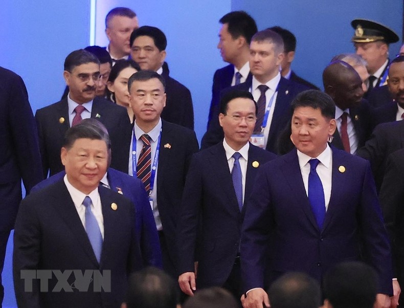Chủ tịch nước Võ Văn Thưởng, Chủ tịch Trung Quốc Tập Cận Bình và lãnh đạo các nước đến dự Lễ khai mạc. (Ảnh: TTXVN)
