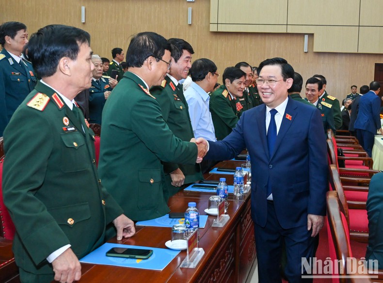 Chủ tịch Quốc hội Vương Đình Huệ với các đại biểu dự lễ kỷ niệm. (Ảnh: Duy Linh)
