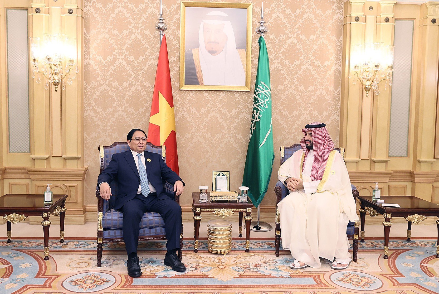 Thủ tướng Phạm Minh Chính chúc mừng Saudi Arabia đã đưa ra ý tưởng và tổ chức thành công Hội nghị cấp cao đầu tiên, mang ý nghĩa lịch sử của ASEAN và GCC - Ảnh: VGP