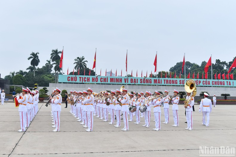 Đoàn Quân nhạc thực hiện nghi thức tại buổi lễ trên Quảng trường Ba Đình trước Lễ khai mạc Kỳ họp thứ 6, Quốc hội khóa XV.