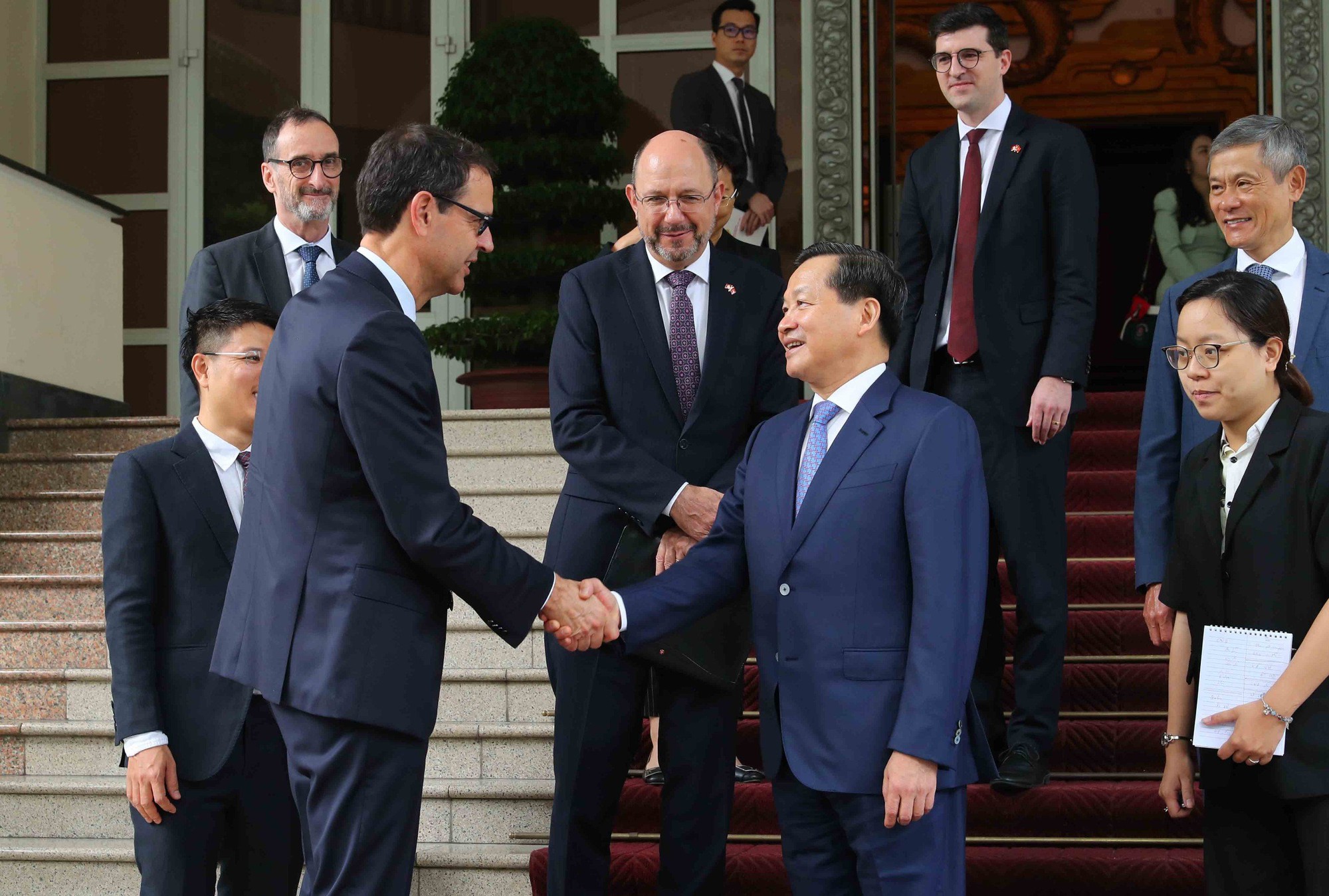 Phó Thủ tướng Lê Minh Khái mong muốn quan hệ hai nước Việt Nam - Thụy Sĩ ngày càng tốt hơn nữa, sâu rộng hơn nữa, cùng nhau vượt qua những khó khăn, thách thức chung để cùng phát triển bền vững mang lại sự thịnh vượng, hạnh phúc cho nhân dân mỗi nước. Ảnh VGP