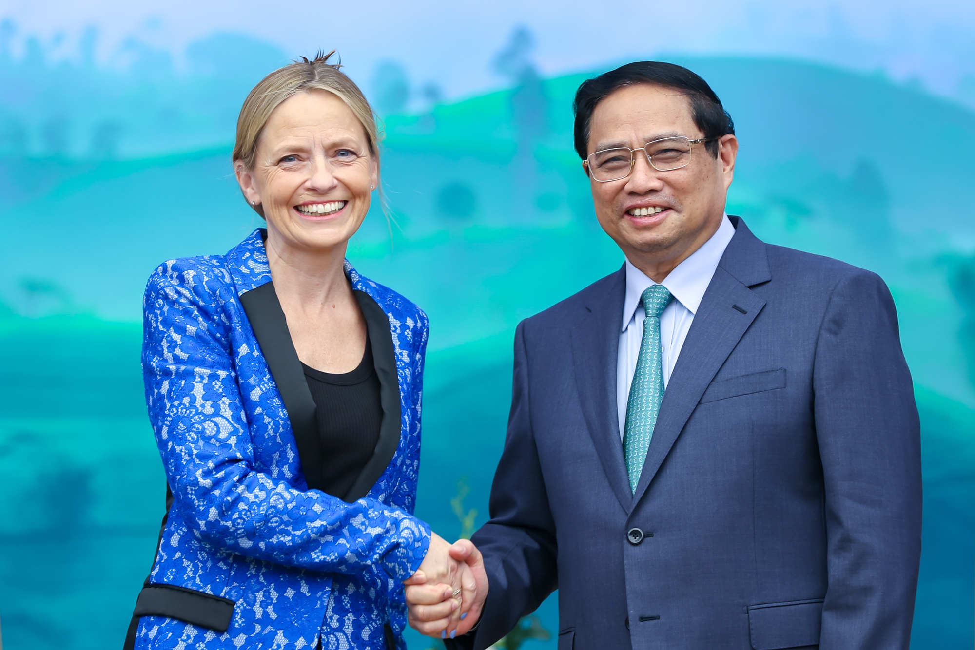 Thủ tướng Phạm Minh Chính tiếp bà Susan Pointer, Phó Chủ tịch Chính sách công quốc tế của Tập đoàn Amazon (Hoa Kỳ) đang thăm, làm việc tại Việt Nam - Ảnh: VGP/Nhật Bắc