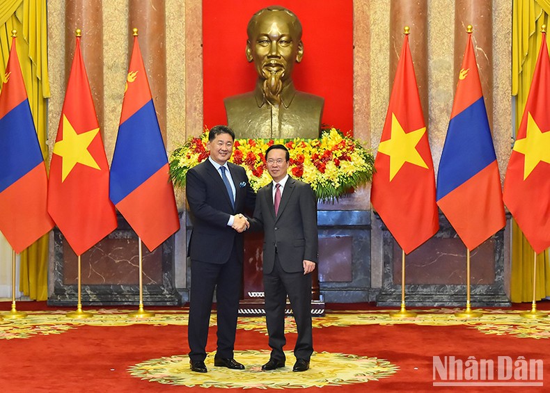Chủ tịch nước Võ Văn Thưởng và Tổng thống Mông Cổ Ukhnaagiin Khurelsukh. (Ảnh: Thủy Nguyên)