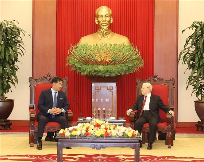 Tổng Bí thư Nguyễn Phú Trọng trao đổi với Tổng thống Mông Cổ Ukhnaagiin Khurelsukh về một số phương hướng, biện pháp lớn nhằm đưa quan hệ hai nước lên tầm cao mới trong giai đoạn mới