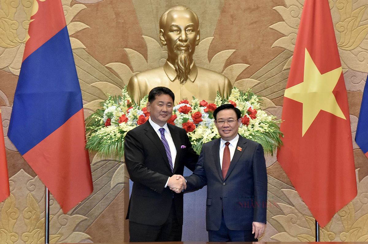 Chủ tịch Quốc hội Vương Đình Huệ và Tổng thống Mông Cổ Ukhnaagiin Khurelsukh - Ảnh: daibieunhandan.vn