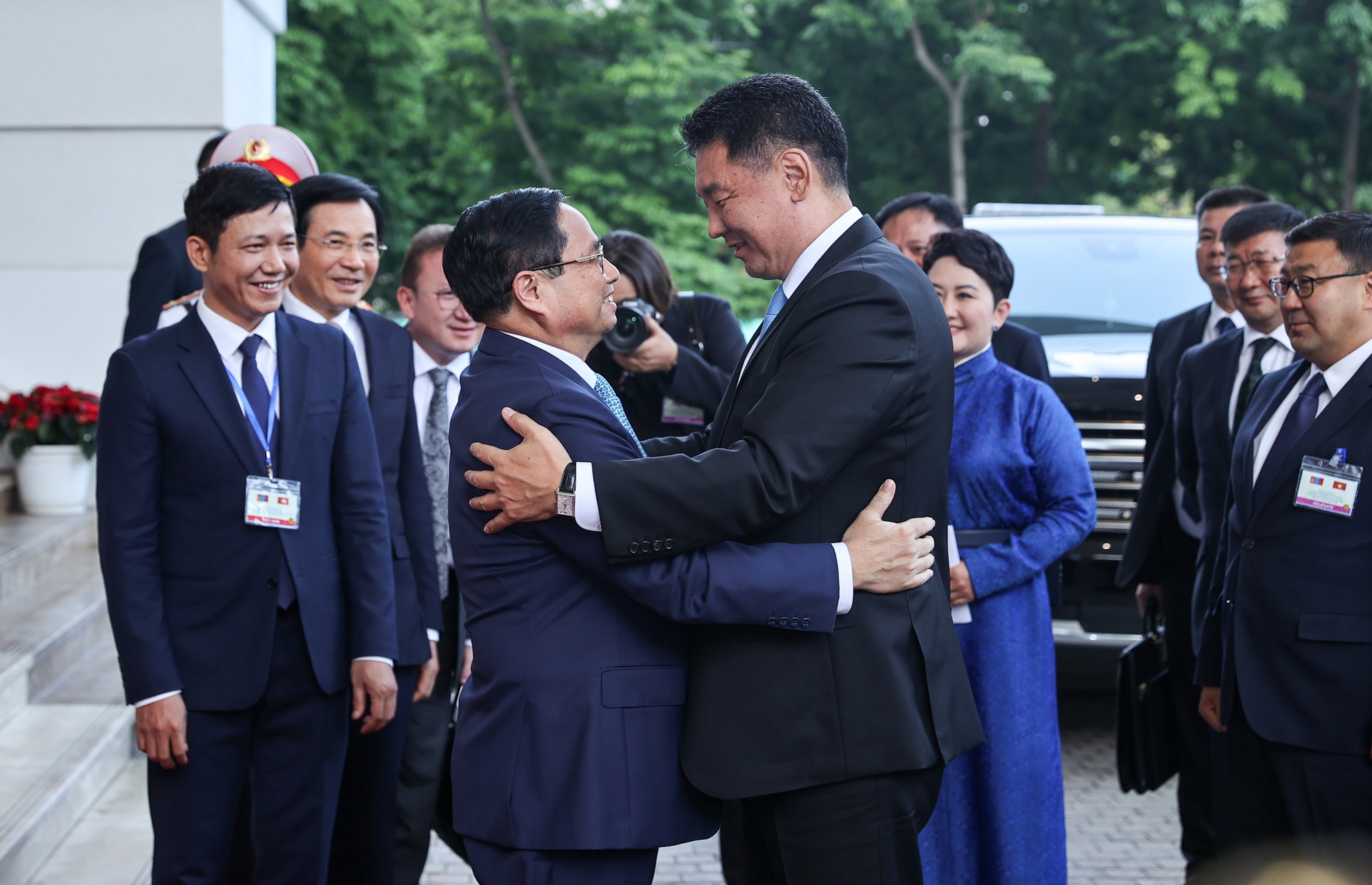Thủ tướng Phạm Minh Chính nhiệt liệt chào mừng Tổng thống Mông Cổ Khurelsukh, Phu nhân và Đoàn đại biểu cấp cao Chính phủ Mông Cổ thăm cấp Nhà nước tới Việt Nam - Ảnh: VGP/Nhật Bắc