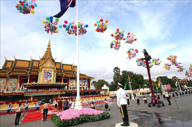 Quang cảnh lễ mít tinh kỷ niệm 70 năm Quốc khánh Vương quốc Campuchia - Ảnh: TTXVN