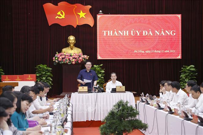 Chủ tịch Quốc hội đề nghị Đà Nẵng sớm có chương trình triển khai quy hoạch Thành phố thời kỳ 2021-2030, tầm nhìn đến năm 2050 vừa được phê duyệt - Ảnh: TTXVN