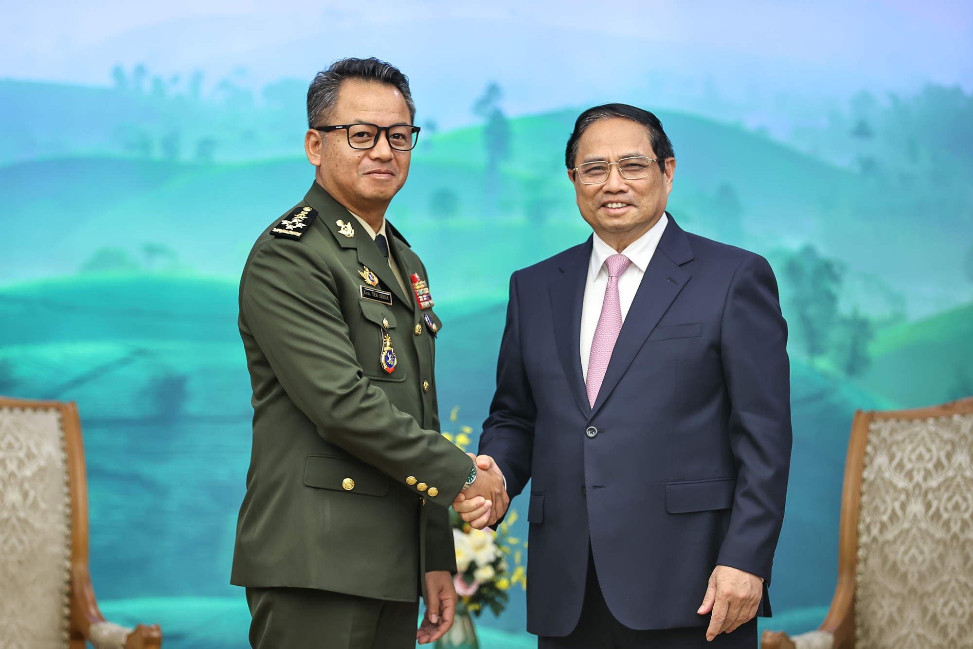 Thủ tướng Phạm Minh Chính và Đại tướng Tea Seiha, Phó Thủ tướng, Bộ trưởng Bộ Quốc phòng Campuchia - Ảnh: VGP/Nhật Bắc