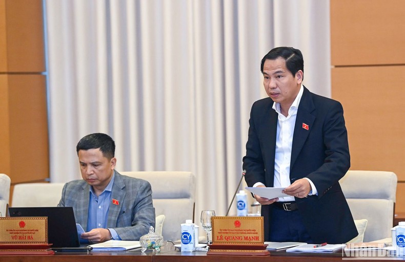 Chủ nhiệm Ủy ban Tài chính - Ngân sách của Quốc hội Lê Quang Mạnh tham gia ý kiến thảo luận. (Ảnh: DUY LINH)