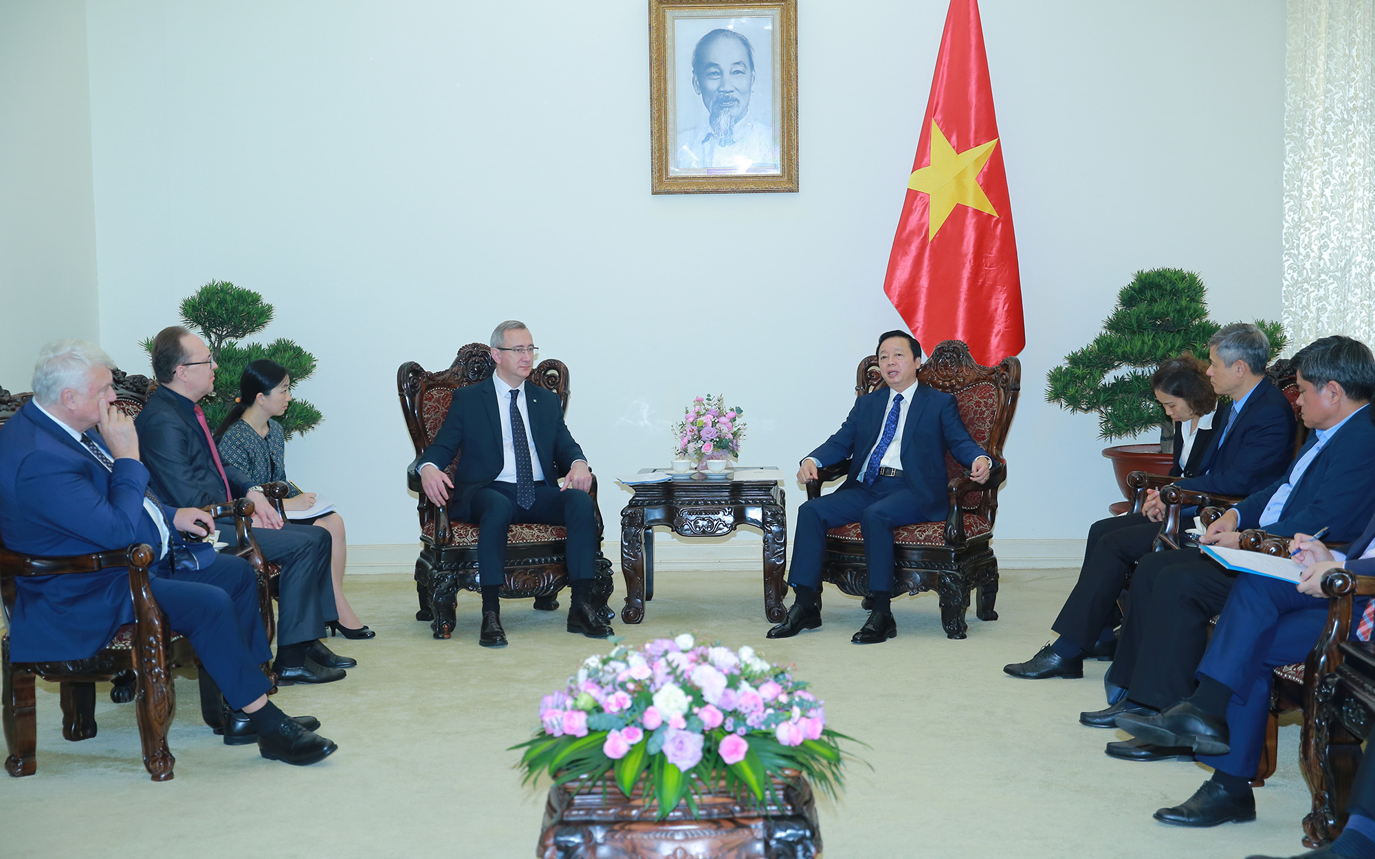 Thống đốc Vasilav Valerievich Shapsha bày tỏ mong muốn các doanh nghiệp của Việt Nam sẽ đầu tư vào những lĩnh vực là thế mạnh của tỉnh Kaluga, như nông nghiệp, công nghiệp chế tạo, dược phẩm… - Ảnh: VGP/Minh Khôi
