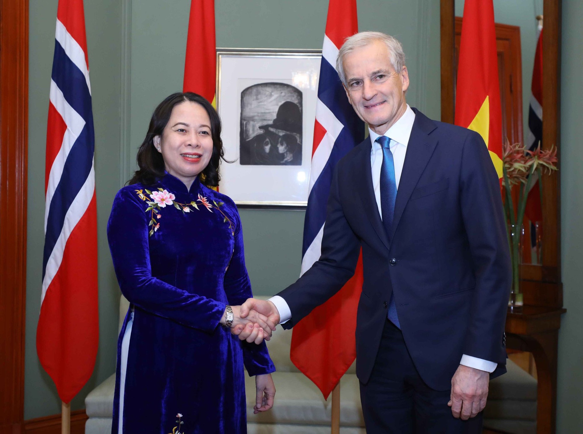 Thủ tướng Na Uy Jonas Gahr Store đón Phó Chủ tịch nước Võ Thị Ánh Xuân.