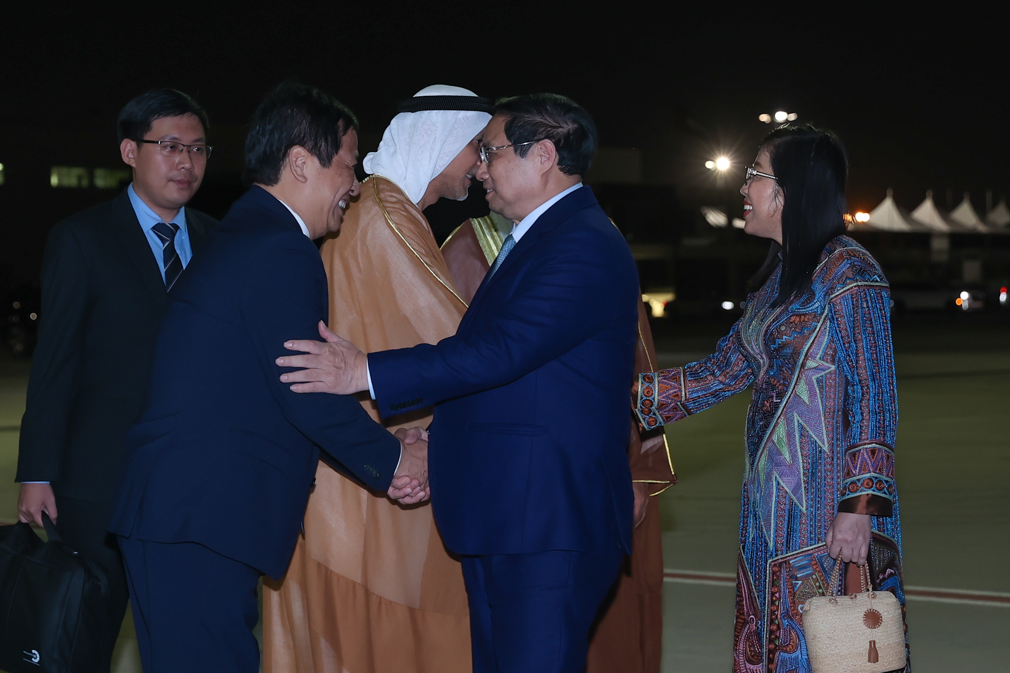 Chuyến công tác tham dự COP28, tiến hành một số hoạt động song phương tại UAE của Thủ tướng vừa khẳng định chủ trương nhất quán của Việt Nam về tăng trưởng xanh, ứng phó với biến đổi khí hậu; vừa góp phần củng cố tin cậy chính trị, nâng cao hiệu quả hợp tác giữa Việt Nam và UAE - Ảnh: VGP/Nhật Bắc