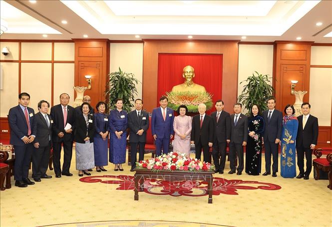Tổng Bí thư Nguyễn Phú Trọng và Chủ tịch Quốc hội Vương quốc Campuchia Samdech Khuon Sudary cùng các đại biểu chụp ảnh chung - Ảnh: TTXVN