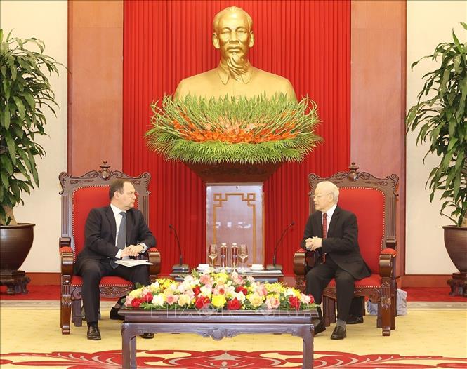 Tổng Bí thư Nguyễn Phú Trọng trao đổi với Thủ tướng Roman Golovchenko một số phương hướng, biện pháp lớn nhằm thúc đẩy quan hệ hữu nghị truyền thống giữa hai nước lên tầm cao mới - Ảnh: TTXVN