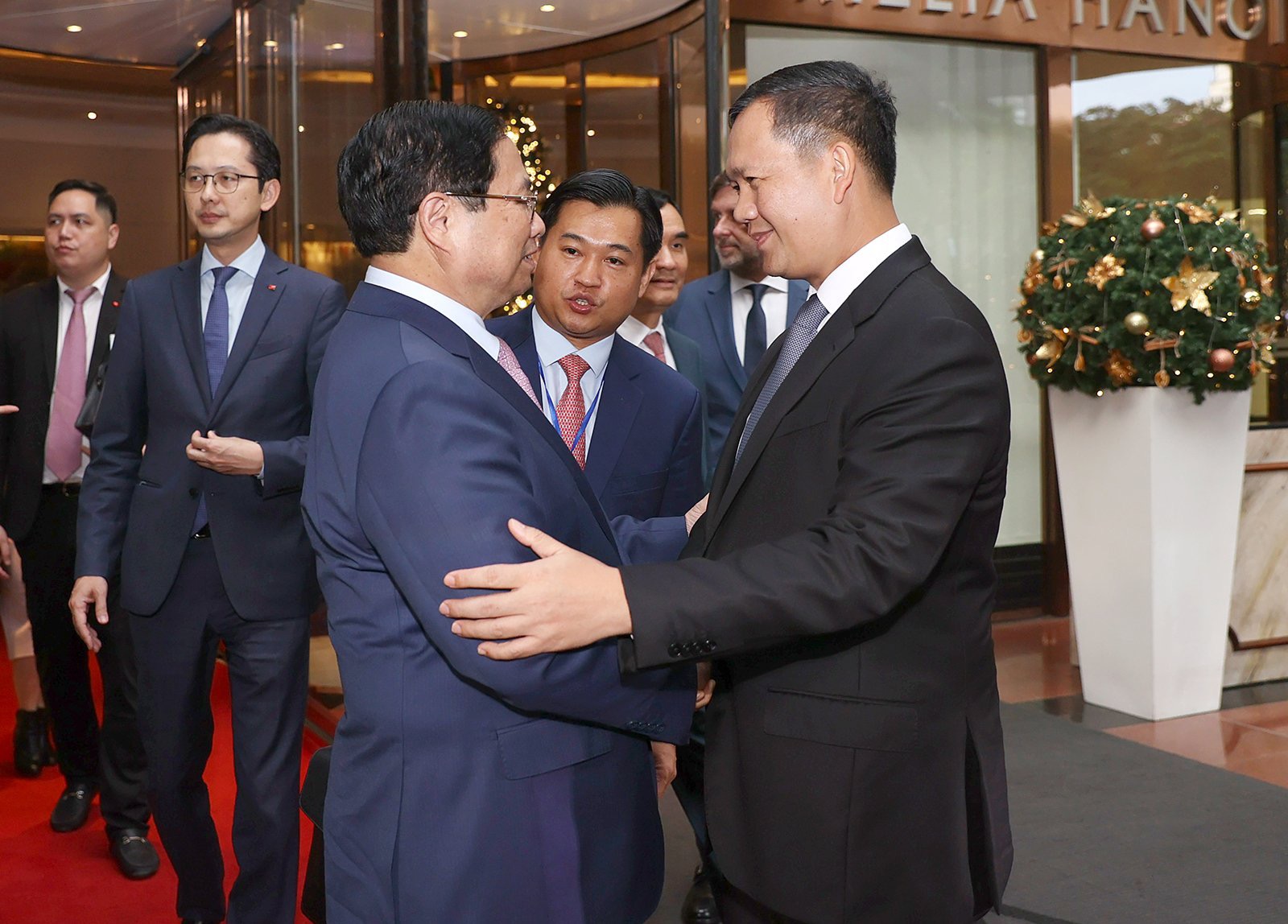 Thủ tướng Phạm Minh Chính tặng Thủ tướng Campuchia sách của Tổng Bí thư Nguyễn Phú Trọng- Ảnh 5.