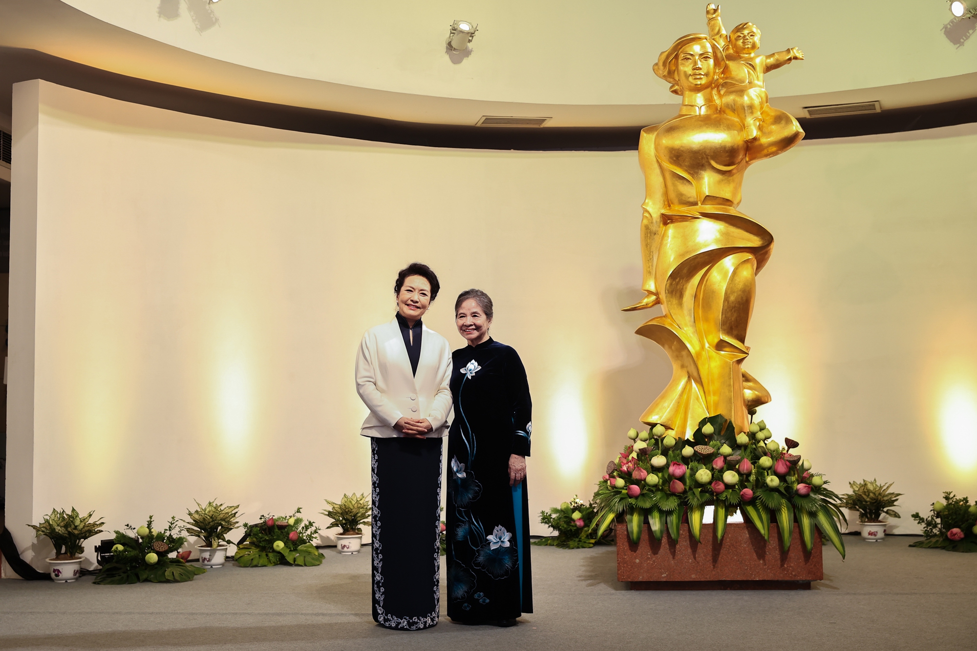 Phu nhân Tổng Bí thư Nguyễn Phú Trọng và Phu nhân Tổng Bí thư, Chủ tịch nước Trung Quốc Tập Cận Bình - Ảnh: VGP/Nhật Bắc
